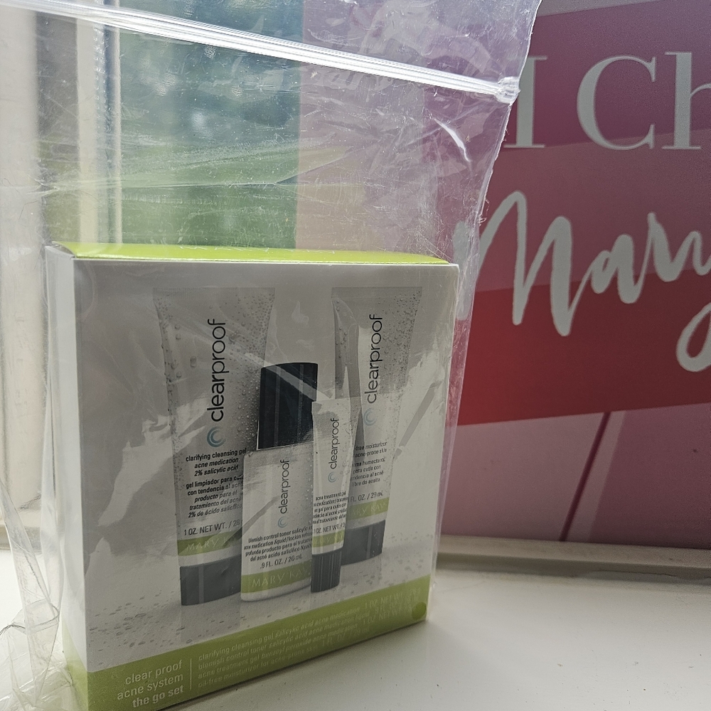 Mary Kay~ Clearproof Charcoal Acne System the go set (New)